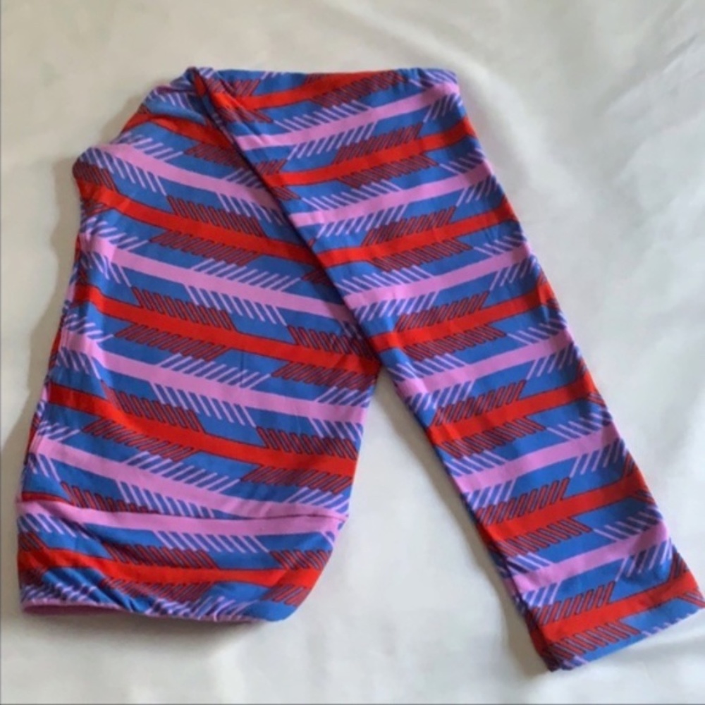 Lularoe women's blue background, red/pink arrow legging TC